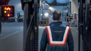 Mehr Sicherheit im Lager durch die interaktive Warnweste