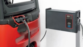Die Lithium-Ionen-Technologie von Linde Material Handling macht den Flottenbetrieb flexibler und effizienter. Lithium-Ionen-Technologie von Linde Material Handling
