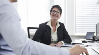 kaufmännische Angestellte am Arbeitsplatz kaufmännische Angestellte am Arbeitsplatz