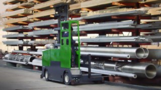 CombiLIft Gerät verfährt sperrige Ladung seitlich