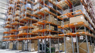 Hochregallager von w-support bei der KOMSA AG