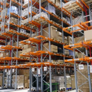 Hochregallager von w-support bei der KOMSA AG