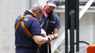 Anlegen von dem Abseilgeschirr