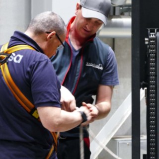 Anlegen von dem Abseilgeschirr