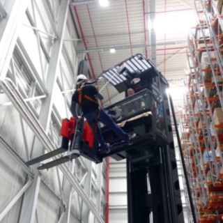 Abseilübung aus 12 Meter Höhe