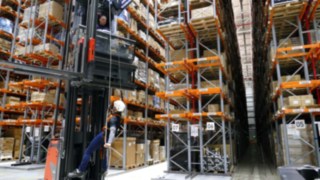 Abseilübung von Linde Hochregalstapler