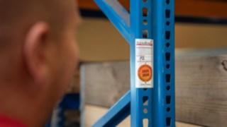 Regalprüfung - Vergabe der Prüfplakette Sander Regalpruefung - Pruefplakette