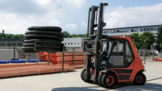 Linde Stapler mit Sonderbau Anbau