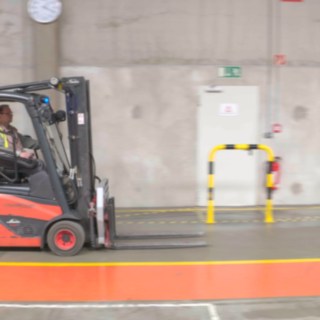 Linde Stapler in bestimmten Bereichen gedrosselt