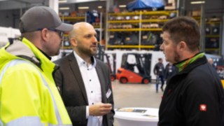 Sander Test und Grill - Kundengespräch