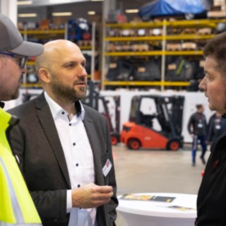 Sander Test und Grill - Kundengespräch