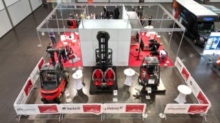 Messestand GGS: Aktionsecke mit Kippsimulator, Linde Steer Control uvm.