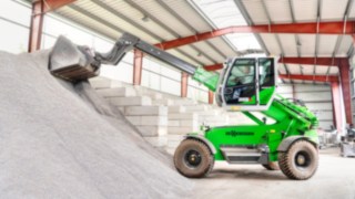 Geländegängiger Teleskopstapler im Einsatz